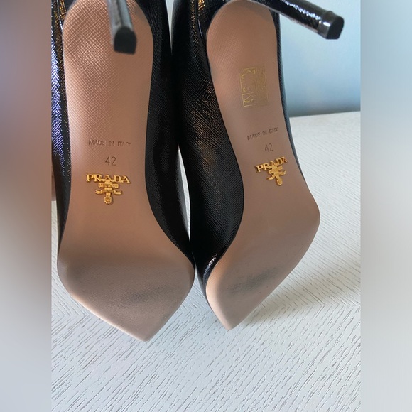 Prada Black Saffiano Vernice Leather Pointed-Toe Pumps size 42 - Picture 10 of 13